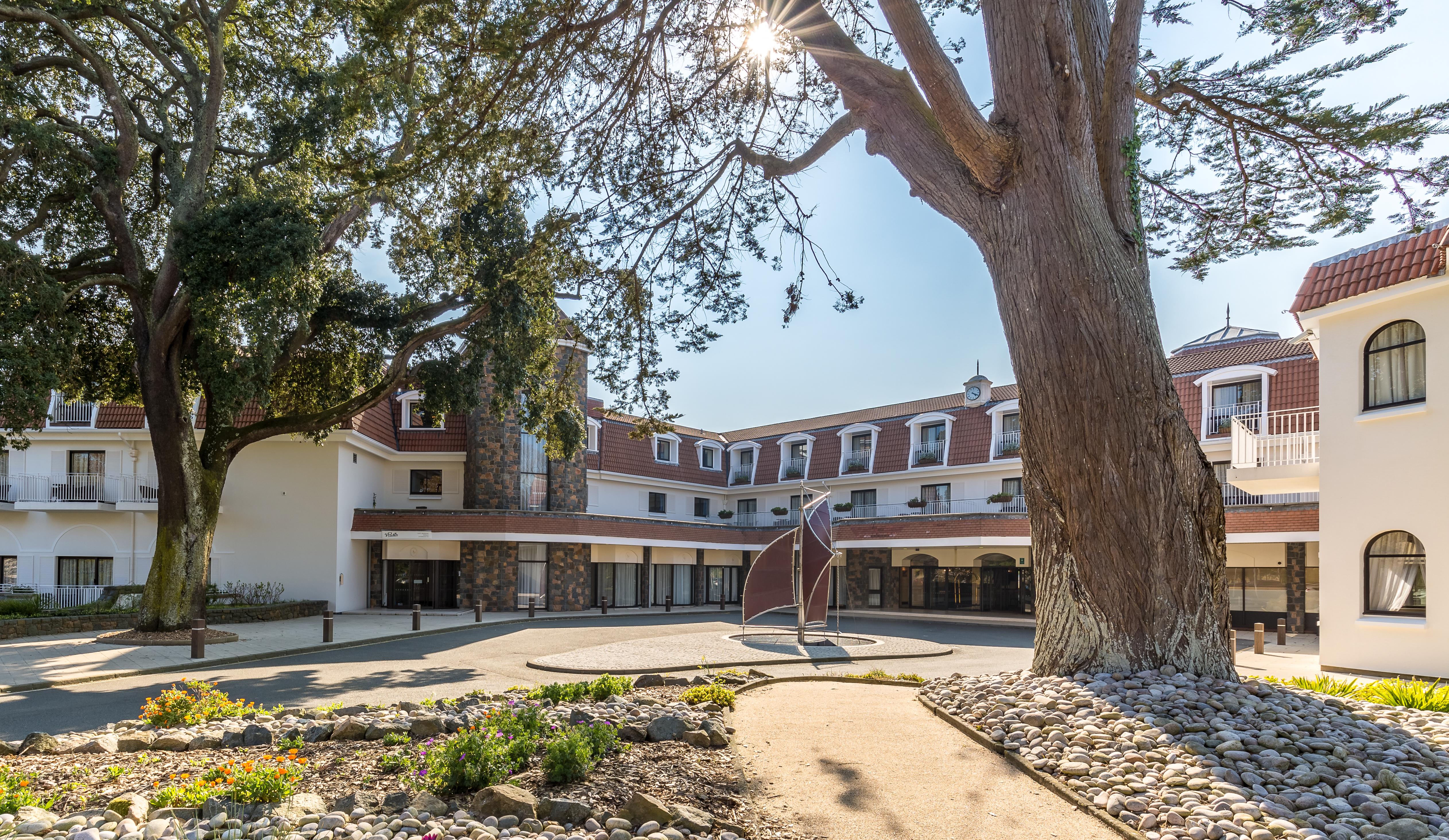 St. Pierre Park Hotel & Golf Saint Peter Port Exterior photo